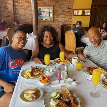 Manhattan's Pub N' Cheer - Pancakes Crepes bacon eggs and mimosas - American Near Me - Toledo, Ohio Manhattan's Pub N' Cheer - Pancakes Crepes bacon eggs and mimosas - American Near Me - Toledo, Ohio