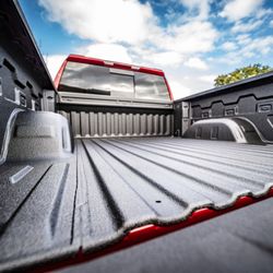 TOFF - A close up photo showing the quality of the TOFF spray on Bedliner viewed from the corner angle