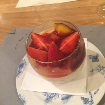 Le Chai d'Adrien - Panacota - fruits frais. Miam ! - Wine Bars Near Me - Paris, 75 Le Chai d'Adrien - Panacota - fruits frais. Miam ! - Wine Bars Near Me - Paris, 75
