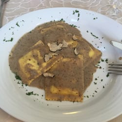 Trattoria La Torre - Ravioli al Tartufo Nero Toscano