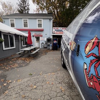 Alive & Kicking Lobsters - Outside - Seafood Near Me - Cambridge, Massachusetts