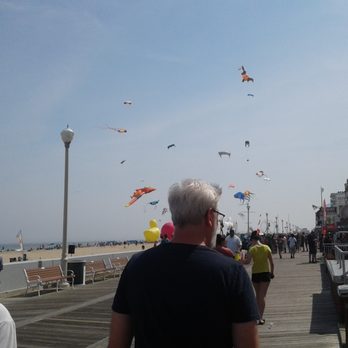 Hooters - American Near Me - Ocean City, Maryland