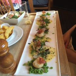 Red Lion - Scallops with peas and bacon, as a main