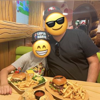 Toadstool Cafe - Kids meal, cheeseburger meal and garlic knots - Cafes Near Me - Universal City, California Toadstool Cafe - Kids meal, cheeseburger meal and garlic knots - Cafes Near Me - Universal City, California