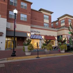 Dana's Cake Shoppe - Storefront entrance
