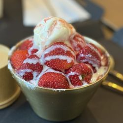 Snowday Bingsu & Dessert Cafe