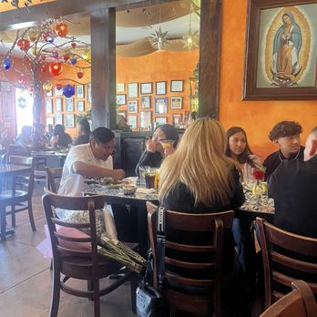 La Casita Mexicana - Main dining area - Mexican Near Me - Bell, California