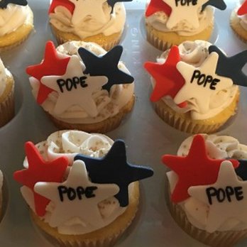 Kelly's Creations - cupcakes decorated with red, white and blue stars - Custom Cakes Near Me Kelly's Creations - cupcakes decorated with red, white and blue stars - Custom Cakes Near Me
