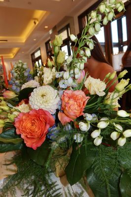 Bee & Pollen by null