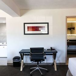 Ramada Del Rio - Guest room