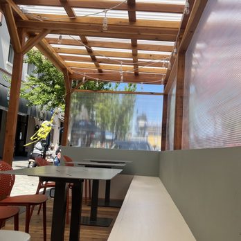 Urban Kitchen - Outdoor seating - American Near Me - Burlingame, California Urban Kitchen - Outdoor seating - American Near Me - Burlingame, California