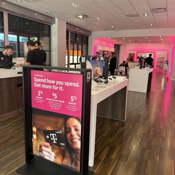 T-Mobile - Mobile Phones Near Me - Glendale, California