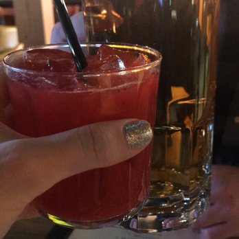 Kellys Landing - Honey smash drink - Sports Bars Near Me - Toronto, Ontario Kellys Landing - Honey smash drink - Sports Bars Near Me - Toronto, Ontario