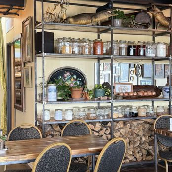 Vic & Al's - Inside - Cajun/Creole Near Me - Austin, Texas