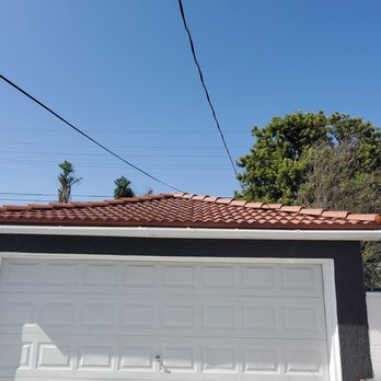 Bilt-Well Roofing - I'm especially impressed that they were able to roof my garage her with the power lines dangling just a few feet above. - Roofing Near Me - Los Angeles, California Bilt-Well Roofing - I'm especially impressed that they were able to roof my garage her with the power lines dangling just a few feet above. - Roofing Near Me - Los Angeles, California
