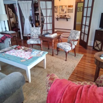 Six28 House - The sitting room is so relaxing. - Bed & Breakfast Near Me - Elkin, North Carolina