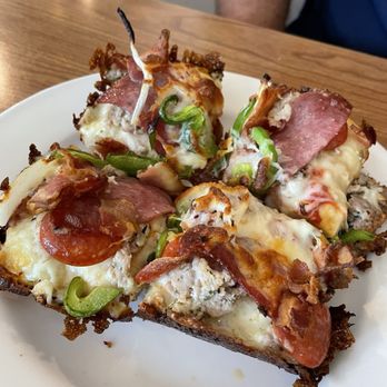 Broomstack Kitchen & Taphouse - Superb pizza - Pizza Near Me - Maple City, Michigan