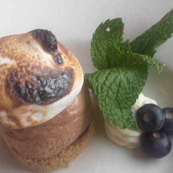 Morris East - S'mores cheesecake - Canadian (New) Near Me - Bedford, Nova Scotia