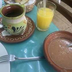 Una Familia - Freshly squeeze orange juice, cafe de olla, and beans