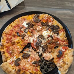 Sausage and mushroom crumbling pizza with unbalanced toppings