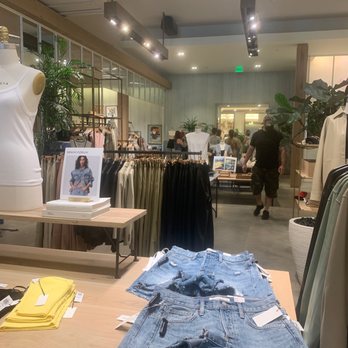 Aritzia - Accessories Near Me - Walnut Creek, California Aritzia - Accessories Near Me - Walnut Creek, California