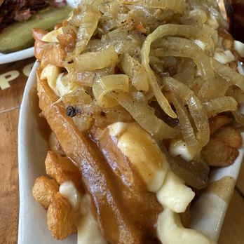 Montréal Poutine - Poutine with onions (yum!!!) - Poutineries Near Me - Montreal, Quebec Montréal Poutine - Poutine with onions (yum!!!) - Poutineries Near Me - Montreal, Quebec