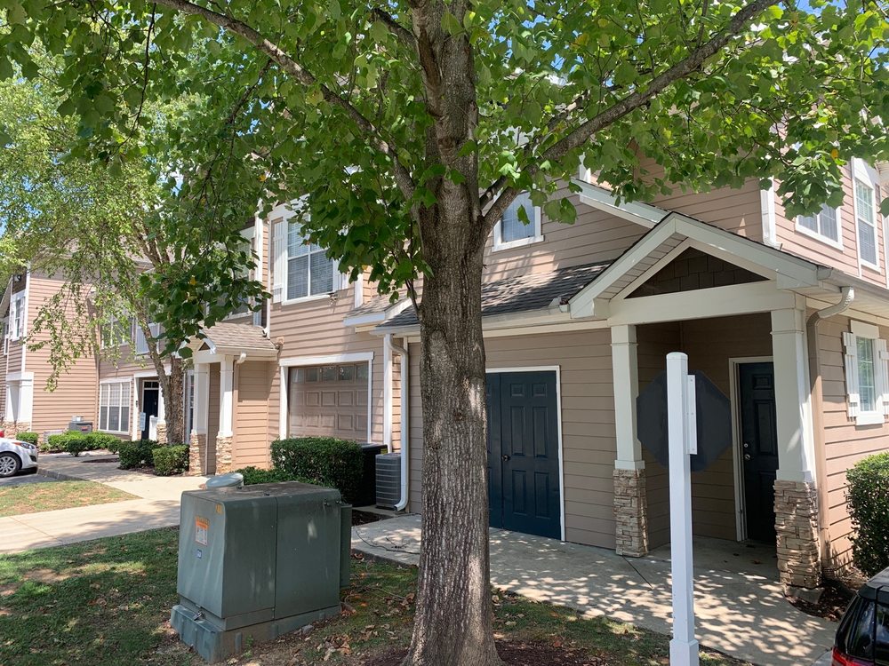 THE HAMPTONS AT WOODLAND POINTE APARTMENTS Updated September 2024