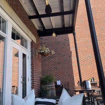 Maple Creek Bistro - Seating - American Near Me - Kingston, Tennessee