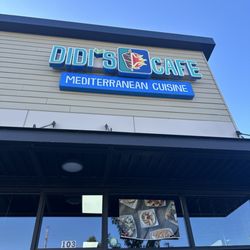 Didi's Cafe - Store front sign