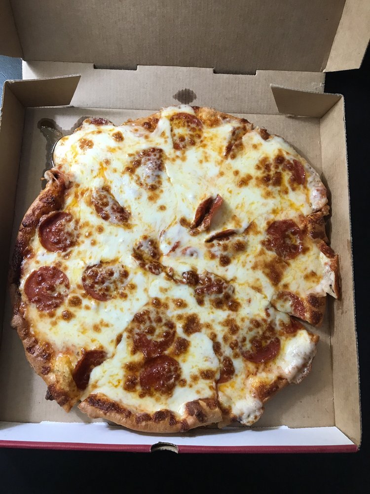 Food from Mama De Luca's Pizza