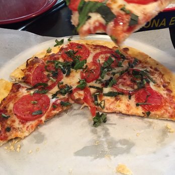 Davanza's - Margherita puzza - Pizza Near Me - Park City, Utah