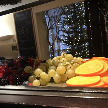 Hôtel de l'Horloge - breakfast fruits - Hotels Near Me - Avignon, 84 Hôtel de l'Horloge - breakfast fruits - Hotels Near Me - Avignon, 84