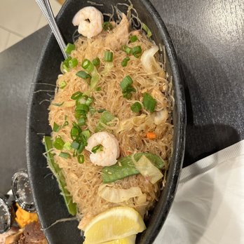 Max's Restaurant - Glendale - Pancit Bihon - Filipino Near Me - Glendale, California