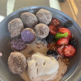 Monarch Ocean Pub - Ube malasadas!! - Gastropubs Near Me - Del Mar, California