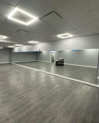 V-Y Glass and Mirror Services by null