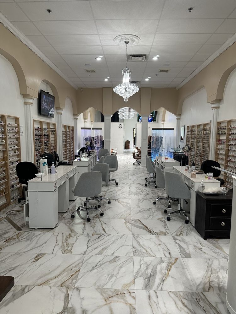 LV Nails Image