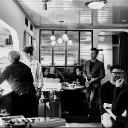 Chez Noir in action. Chez Noir in action.