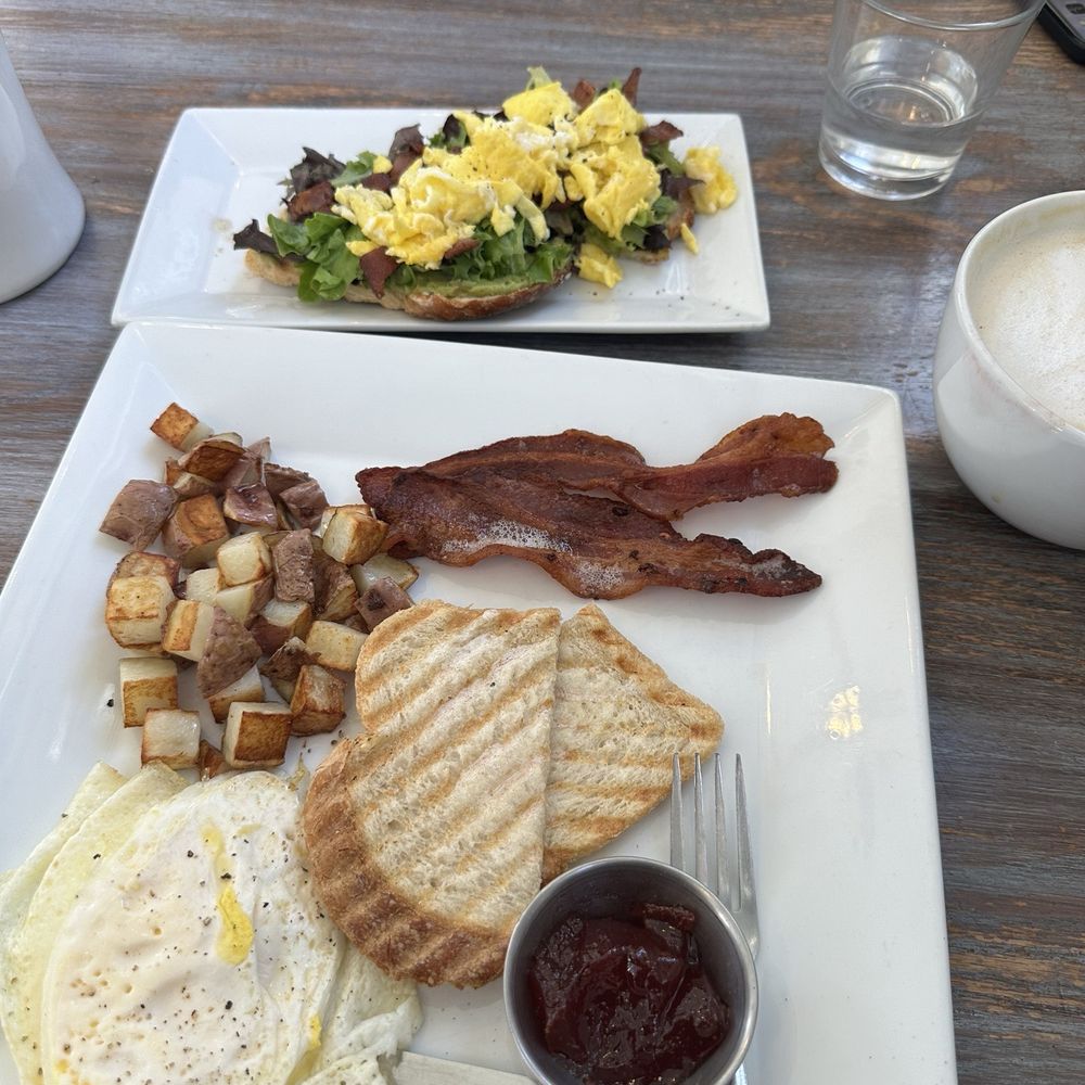 Broomtown Cafe - Cafes Near Me - Arcola, Illinois