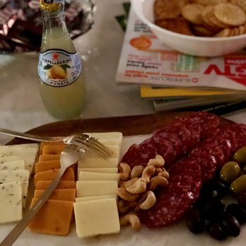 Pine Gardens Bed & Breakfast - Welcome platter w/cheese, salami, cashews, olives - Bed & Breakfast Near Me - Waseca, Minnesota