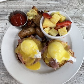Herbie's Restaurant - Classic Eggs Benny - New American Near Me - Clayton, Missouri Herbie's Restaurant - Classic Eggs Benny - New American Near Me - Clayton, Missouri