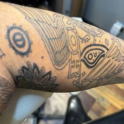 Harry's Tattoo Shop - Tattoo