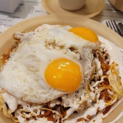 Pozolería los Cipreses - Chilaquiles rojos con huevo