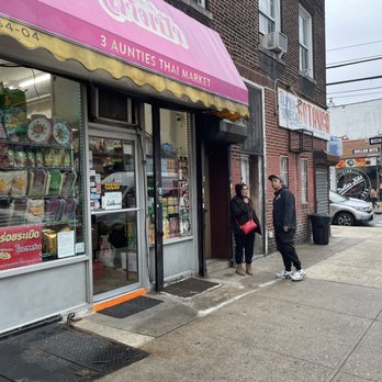 3 Aunties Thai Market - 2:00pm Saturday - International Grocery Near Me - Woodside, New York