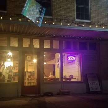 Salt Lickers - the outside of a restaurant at night - Cajun/Creole Near Me - Grand Saline, Texas