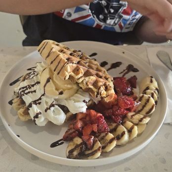 Mango Mango Dessert - Waffles with Nutella and strawberry banana - Desserts Near Me - Orlando, Florida Mango Mango Dessert - Waffles with Nutella and strawberry banana - Desserts Near Me - Orlando, Florida