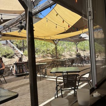 Idle Hour Winery & Kitchen - Wineries Near Me - Oakhurst, California