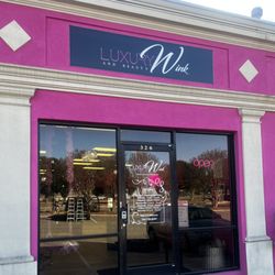 Luxury Wink & Beauty