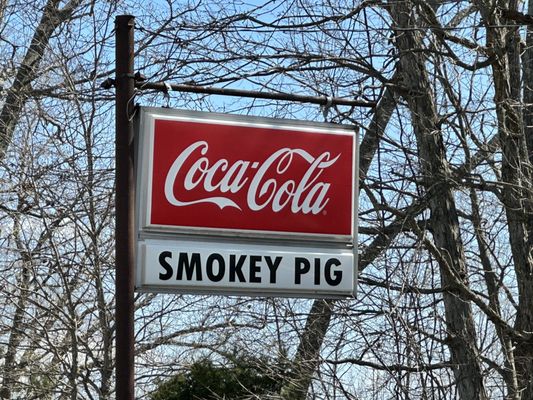 Smokey Pig Bar-B-Q by null