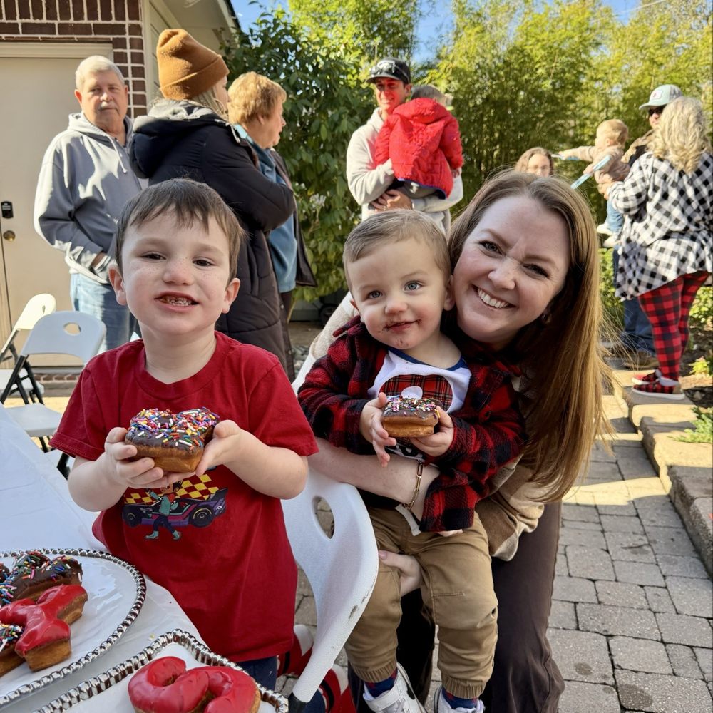Robin’s Snowflake Donuts & Cafe - Donuts Near Me - Spring, Texas