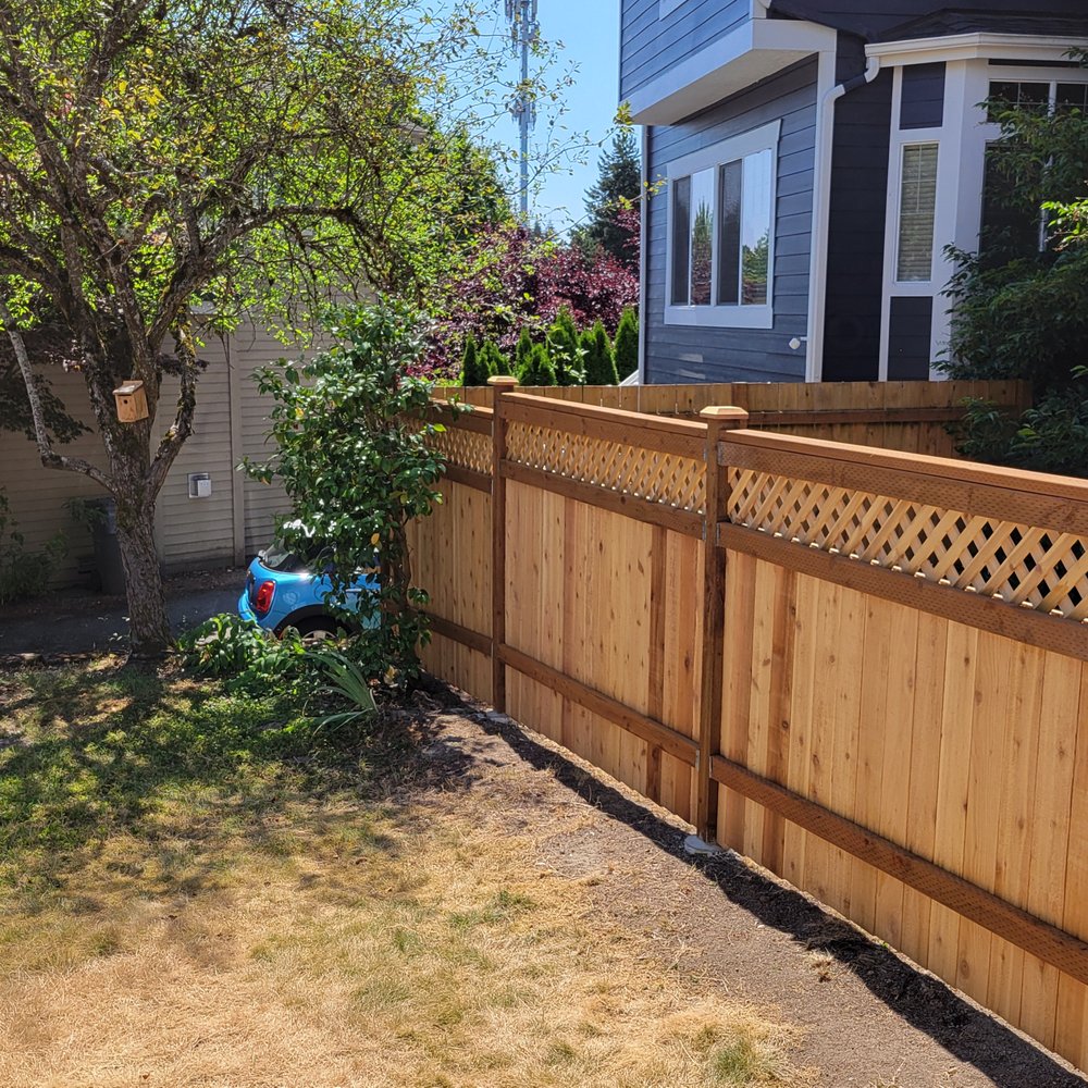 The new fence (on the right) matches the old fence (on the left) perfectly.